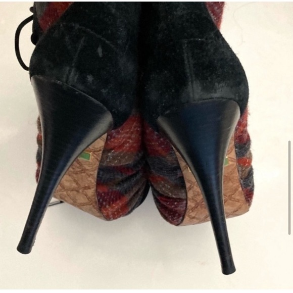 L.A.M.B. Blazon Plaid Lace Up Suede Bootie Heels 7.5 - Picture 9 of 9